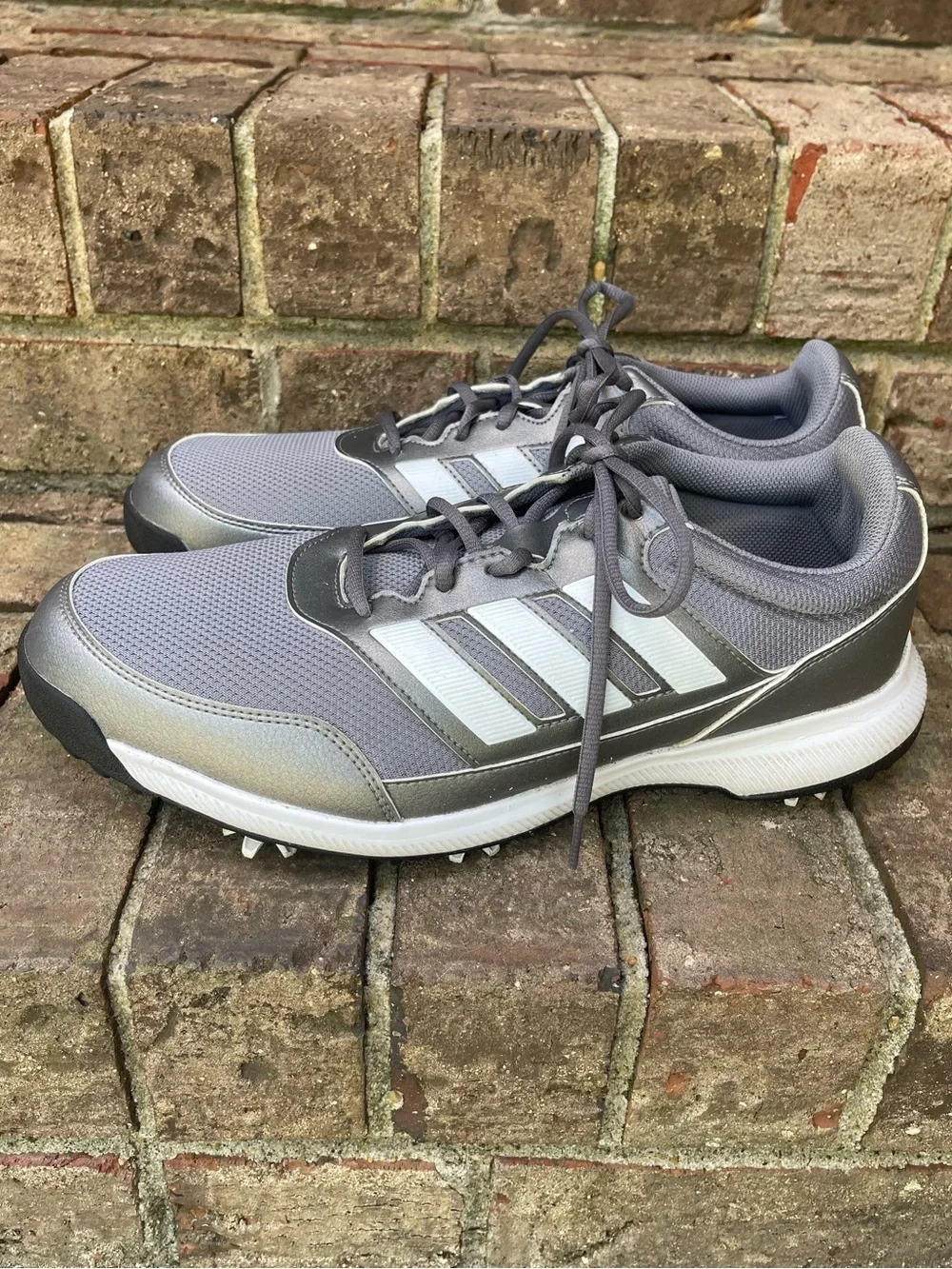Adidas Men’s Golf Shoes Size 11.5 Gray Silver White Spiked EE9420